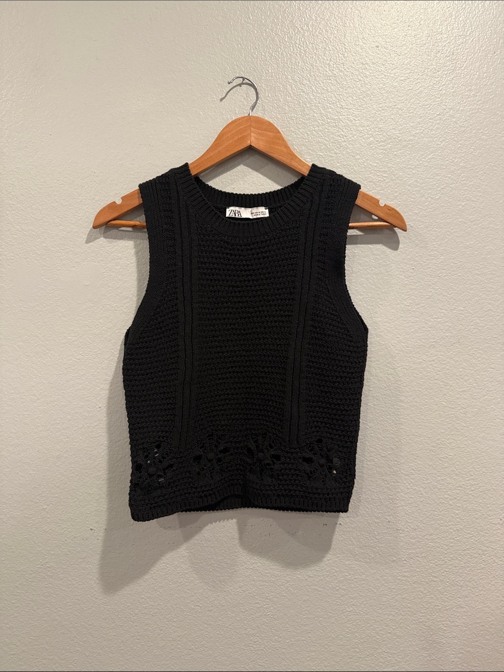 Zara Black Crocheted Knit Sleeveless Tank size medium